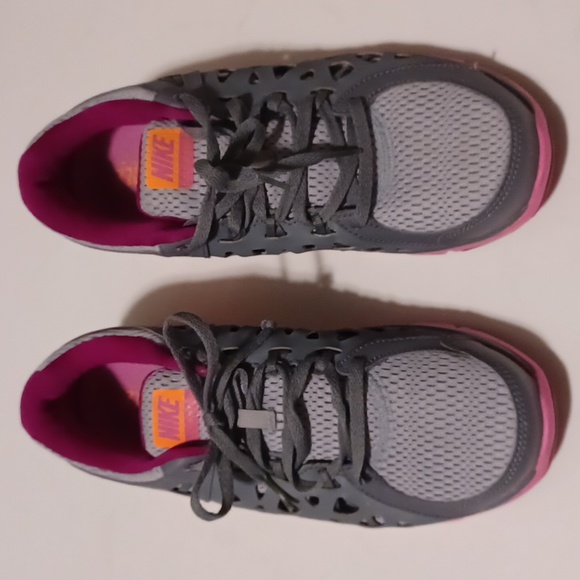 NIKE Women's Running Shoes - Picture 4 of 9